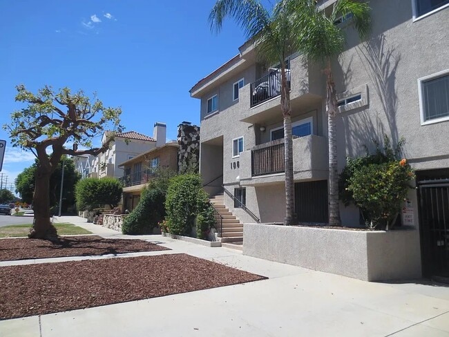 10611 Moorpark St, Unit 10611 Moorpark Street 202
