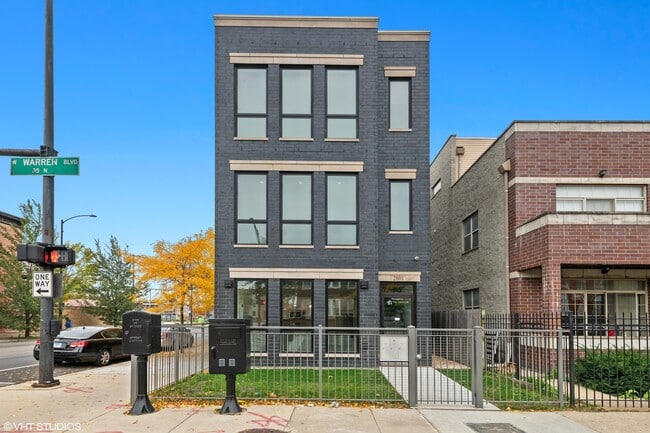 property at 2801 W Warren Blvd