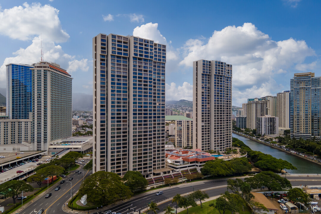 Yacht Harbor Towers in Honolulu, HI - Building Photo