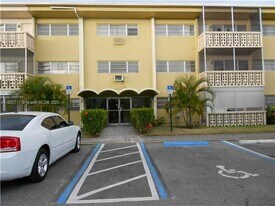 1460 NE 169th St in North Miami Beach, FL - Building Photo