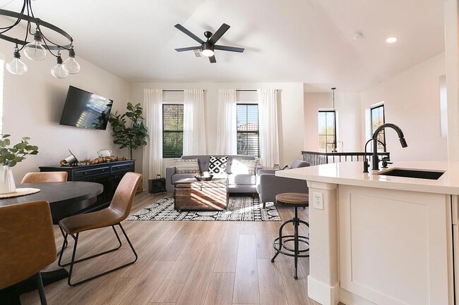 property at 156 W Laurel Ct