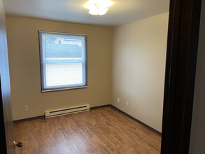 3205 Seymour Rd, Unit 2 in Eau Claire, WI - Foto de edificio - Building Photo