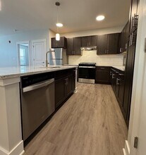 341 W Diehl Rd in Naperville, IL - Building Photo - Building Photo