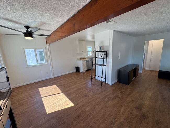4301 160th St in Lawndale, CA - Building Photo - Building Photo