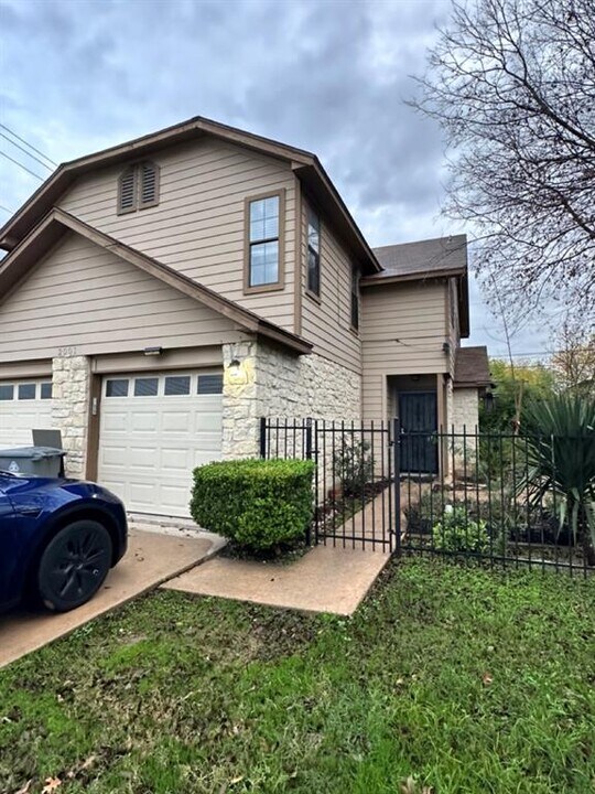 2001 Kirksey Dr in Austin, TX - Building Photo