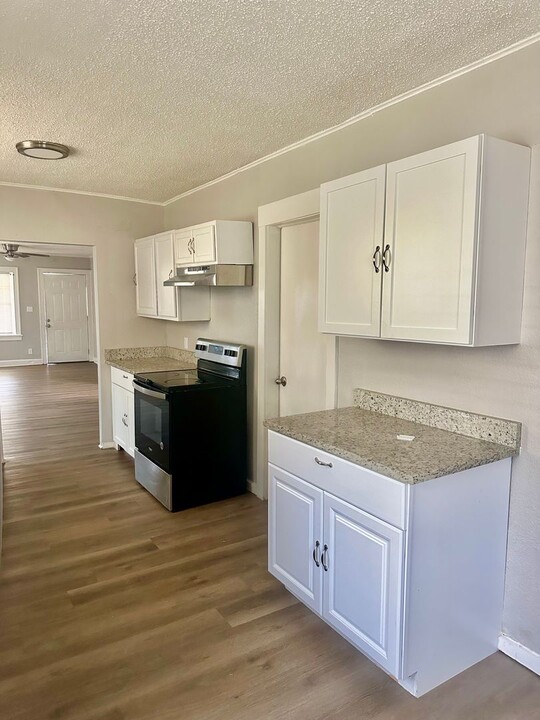 5810 Park Ave in Kansas City, MO - Building Photo