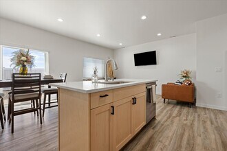 High Desert Estates in Quincy, WA - Foto de edificio - Building Photo
