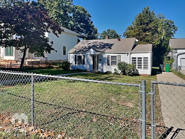 property at 122 S Gardner Ave