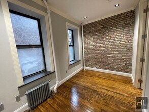 Prince Street, Unit 26 in New York, NY - Foto de edificio - Building Photo