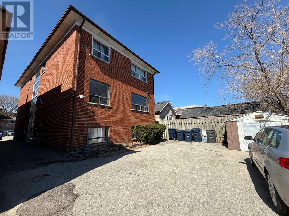 25A-25A Milton St in Toronto, ON - Building Photo