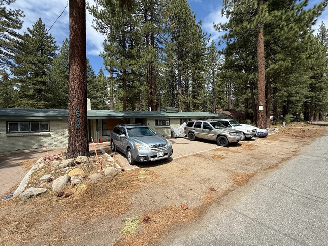 2975 Sacramento Ave in South Lake Tahoe, CA - Building Photo - Building Photo