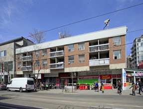 Beverley Manor in Toronto, ON - Building Photo - Building Photo