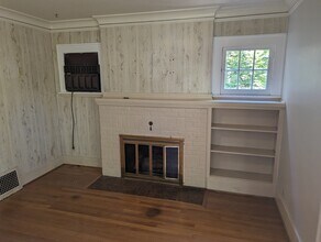 2124 SE Elliott Ave, Unit 1 in Portland, OR - Building Photo - Building Photo