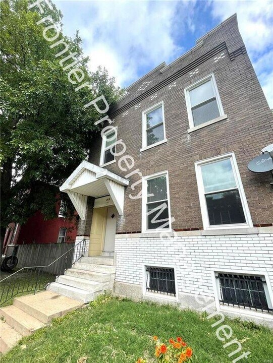 529 Eiler St in St. Louis, MO - Building Photo