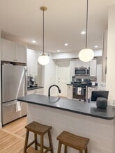 9 Edison Grn, Unit 3 in Boston, MA - Foto de edificio - Building Photo