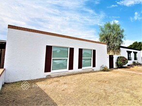 320 W Manhatton Dr in Tempe, AZ - Building Photo - Building Photo