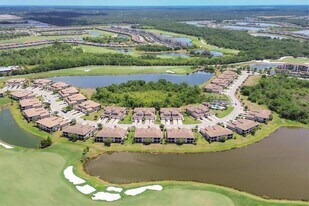 5921 Wake Forest Run in Bradenton, FL - Building Photo