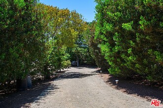 32614 Pacific Coast Hwy in Malibu, CA - Building Photo - Building Photo