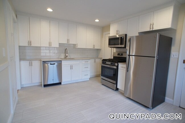 425 Newport Ave in Quincy, MA - Building Photo - Building Photo