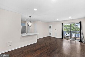 673 Constellation Square SE in Leesburg, VA - Building Photo - Building Photo