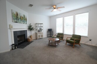 1500 Mexican Heather Ct in Pflugerville, TX - Foto de edificio - Building Photo
