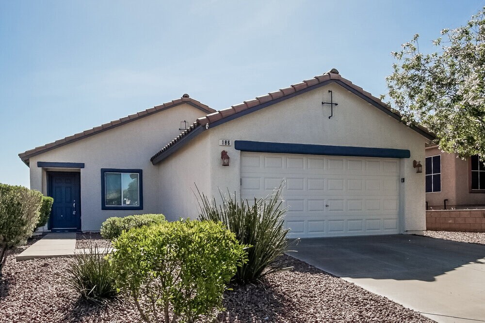 186 Carlsbad Caverns St in Henderson, NV - Building Photo