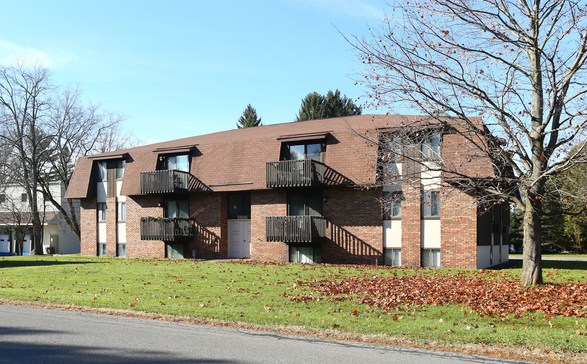 5505 Sunrise Ter in Marcy, NY - Building Photo
