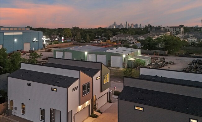 225 Noras Ln in Houston, TX - Building Photo - Building Photo