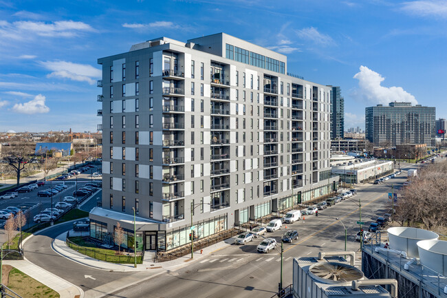 CADENCE APARTMENTS in Chicago, IL - Building Photo - Building Photo