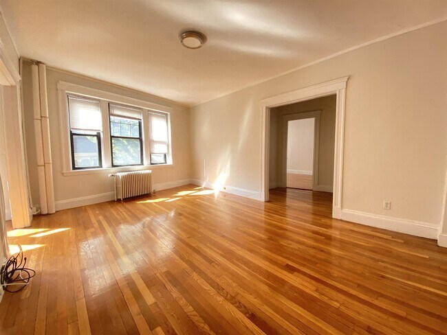1580 Massachusetts Ave, Unit 2A in Cambridge, MA - Foto de edificio - Building Photo