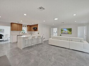 260 NW 36th St in Boca Raton, FL - Building Photo - Building Photo