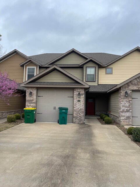 186 Old Farmington Rd in Farmington, AR - Foto de edificio - Building Photo