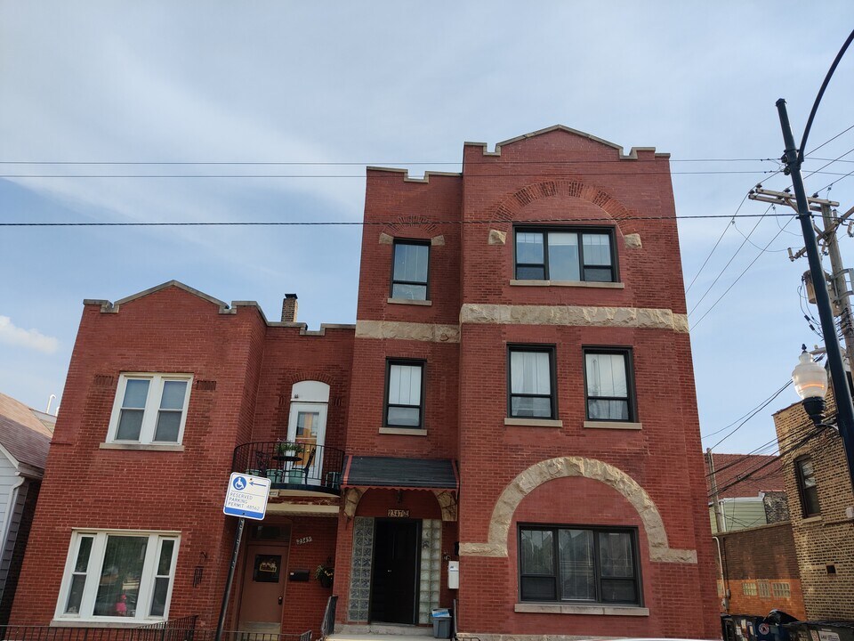 2347 W 24th Pl in Chicago, IL - Building Photo