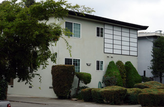 1125 Capuchino Ave in Burlingame, CA - Building Photo - Building Photo