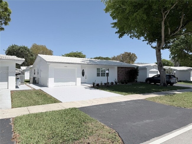 8581 NW 17th St in Plantation, FL - Building Photo - Building Photo