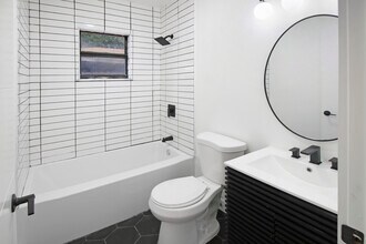 800 NW 101st St in Miami, FL - Building Photo - Building Photo