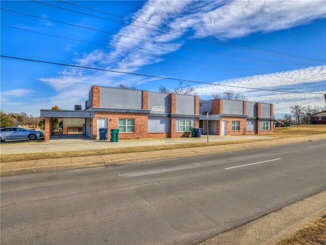 1300 NE 10th St in Oklahoma City, OK - Building Photo - Building Photo