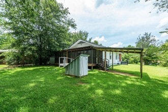106 Midway Dr in Hueytown, AL - Foto de edificio - Building Photo