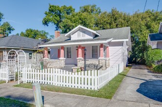 427 E Washington Ave in Eustis, FL - Foto de edificio - Building Photo