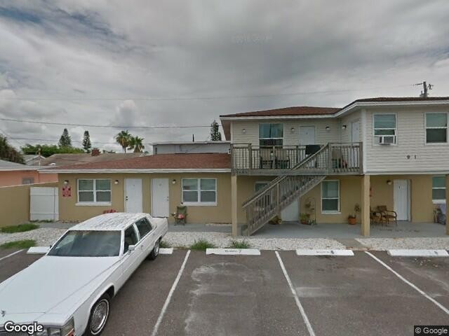 91 147th Ave E in Madeira Beach, FL - Foto de edificio