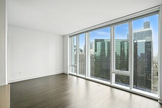 355 W Wolf Point Plaza in Chicago, IL - Foto de edificio - Building Photo