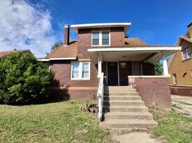 120 S Crawford St in Danville, IL - Building Photo