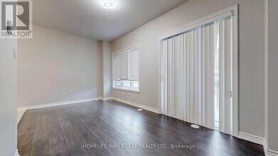 26 Borers Creek Cir in Hamilton, ON - Building Photo - Building Photo