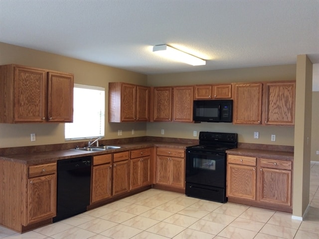 3025 Holland Dr in Orlando, FL - Building Photo - Building Photo