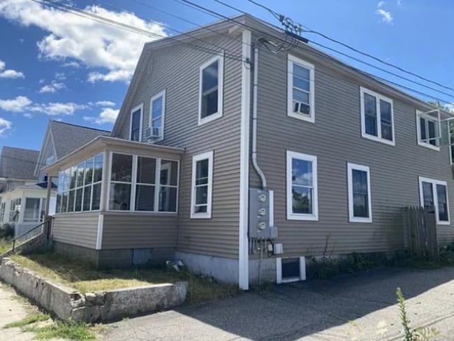 52 North Ave, Unit A in Sanford, ME - Building Photo - Building Photo