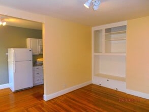 42 Linnaean St-Unit -12 A in Cambridge, MA - Foto de edificio - Building Photo