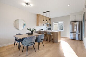 8051 Orchards Green SW in Edmonton, AB - Building Photo - Building Photo