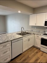 1068 Mace Rd in Osage Beach, MO - Building Photo