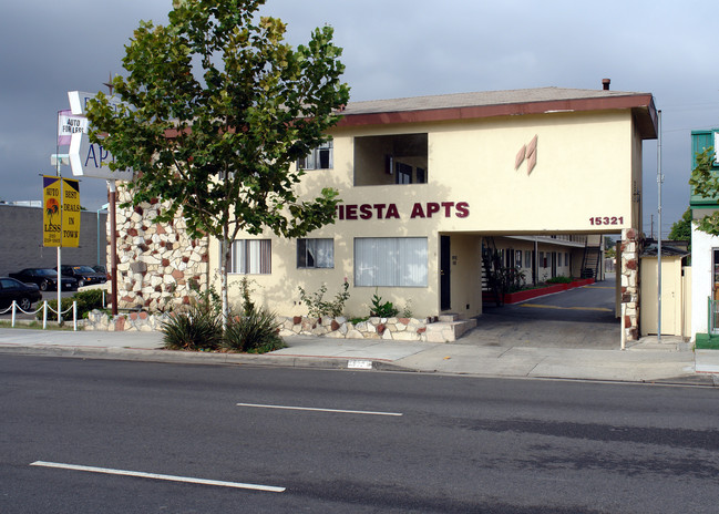 Fiesta in Lawndale, CA - Foto de edificio - Building Photo