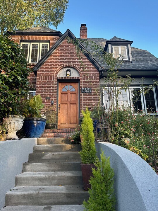 5534 26th Ave NE in Seattle, WA - Building Photo